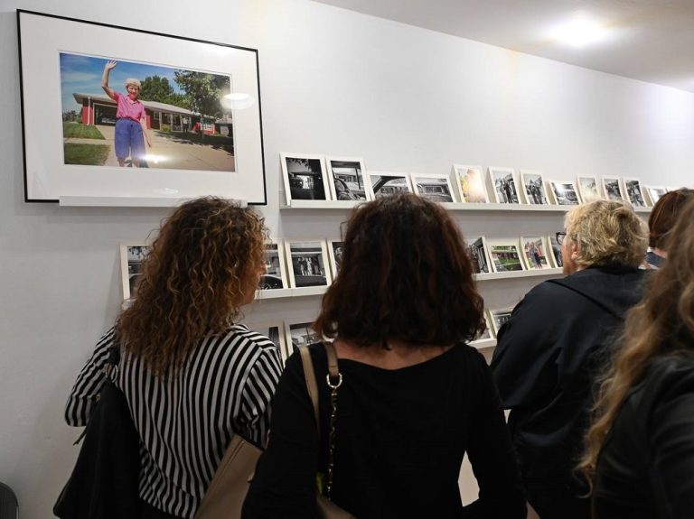Utopia apre i battenti con la mostra dedicata alla fotografa  Deanna Dikeman