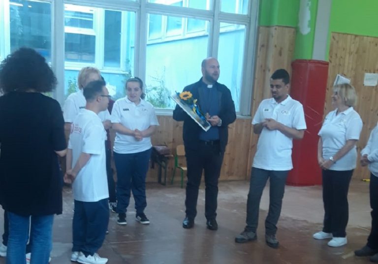 I ragazzi dell’Atletica Sport Terapia Rieti hanno ricevuto la visita del Vescovo Vito Piccinonna
