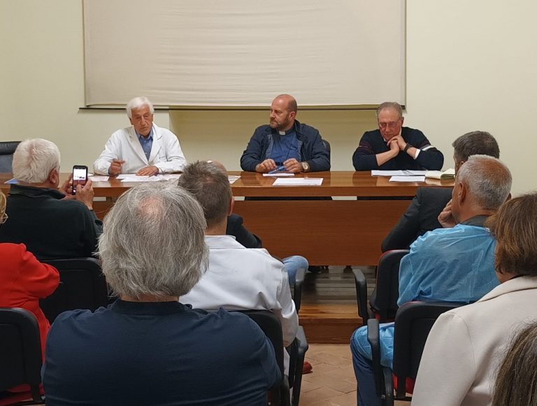 Il vescovo Vito Piccinonna visita il Centro Sanitario Diocesano