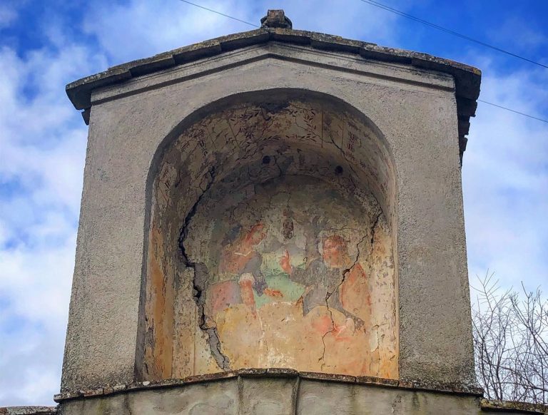 A Casperia iniziati i lavori di restauro dell’affresco raffigurante “Gesù e la Samaritana al pozzo”
