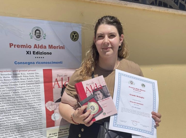La poetessa reatina Anastasia Stracchi ritira il premio “Grande Mesaglia” con una poesia dedicata alla nonna
