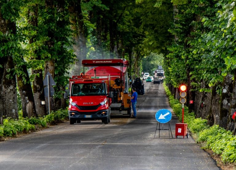 Proseguono i lavori per il nuovo asfalto in via Tancia