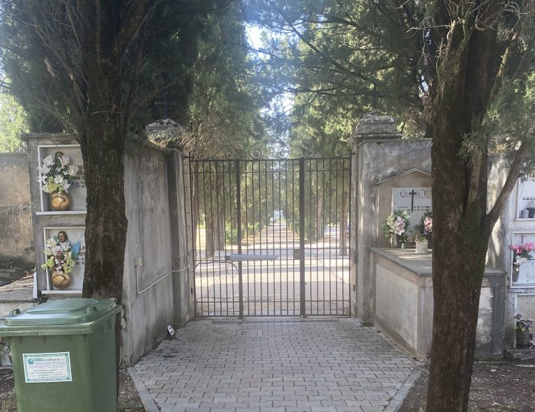 SEI TU IL REPORTER – “Sono rimasta chiusa nel Cimitero di Vazia più di un’ora. Inaudito!”