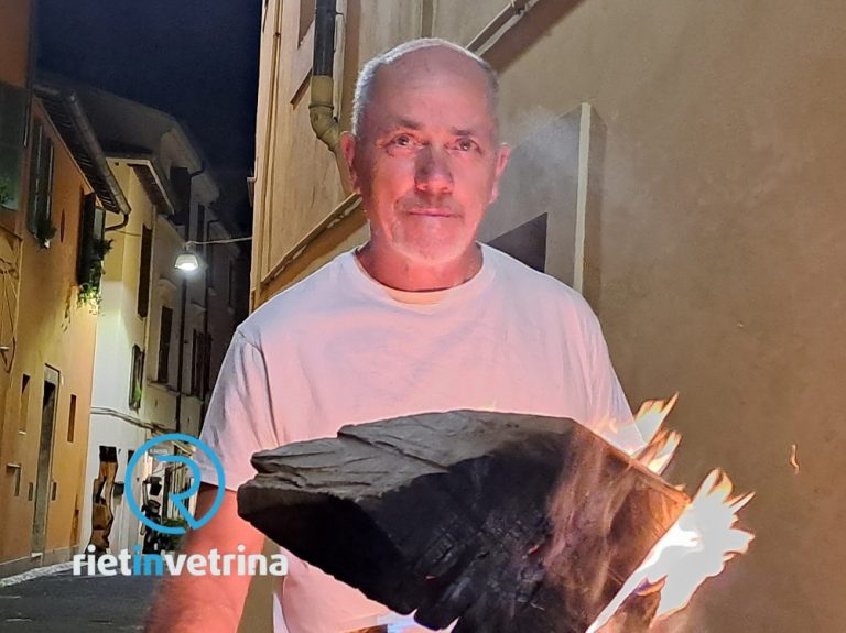 Lo scultore Felice Rufini espone alla Festa dei Mulini di Cantalice