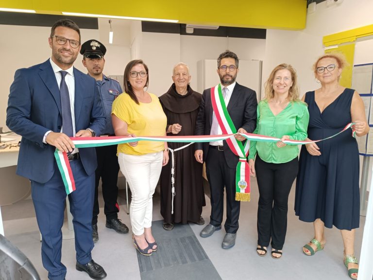 Taglio del nastro per il rinnovato ufficio postale Polis di Greccio