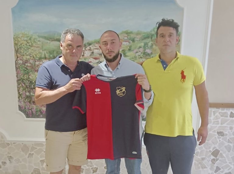 Paolo Cenfi firma con il Valle del Peschiera