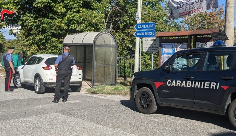 Litigano in strada, scende dall’auto e dà una testata e un pugno ad un altro automobilista