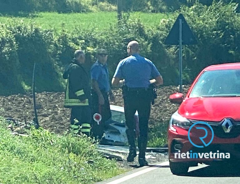 Auto fuori strada sulla Tancia, altezza Piani Sant’Elia. Sul posto Carabinieri e Pompieri