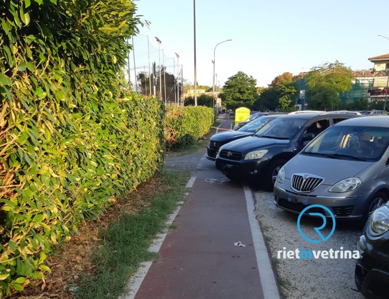 SEI TU IL REPORTER – “E’ una pista ciclabile o un parcheggio?”