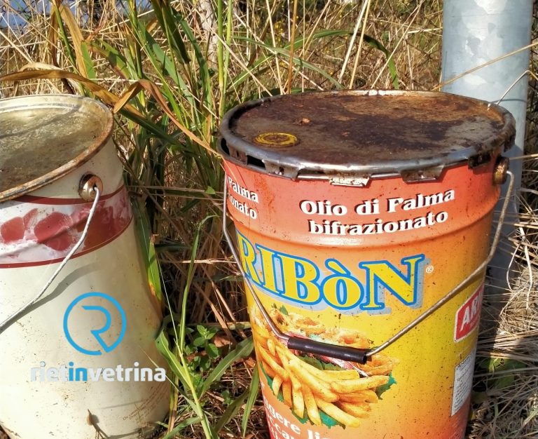 SEI TU IL REPORTER – “Bidoni abbandonati in via Rosatelli”