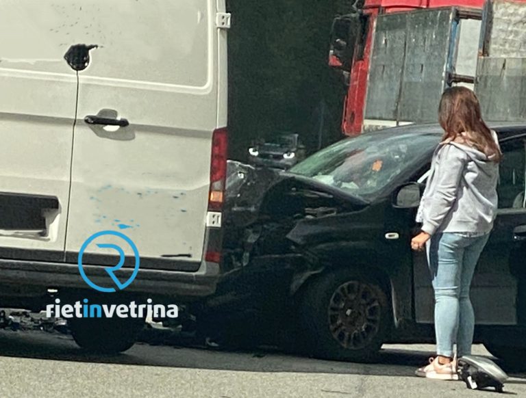 Incidente auto – furgone sulla Salaria per Roma