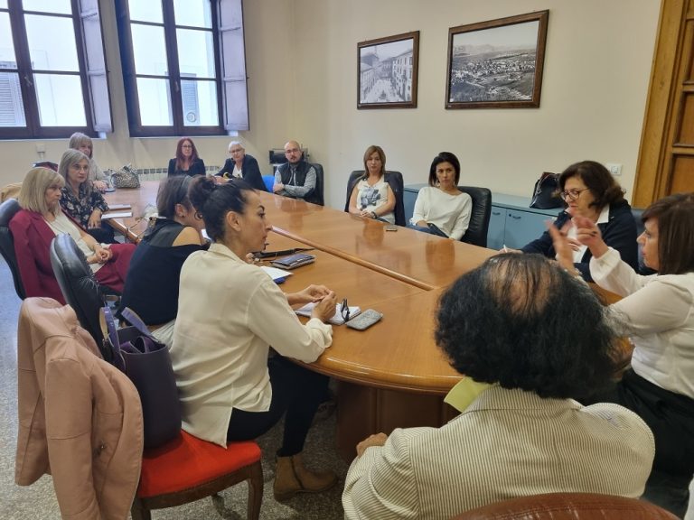 Confronto tra il Comitato Gemellaggi e le scuole superiori: a lavoro per gli scambi culturali tra studenti delle città gemellate