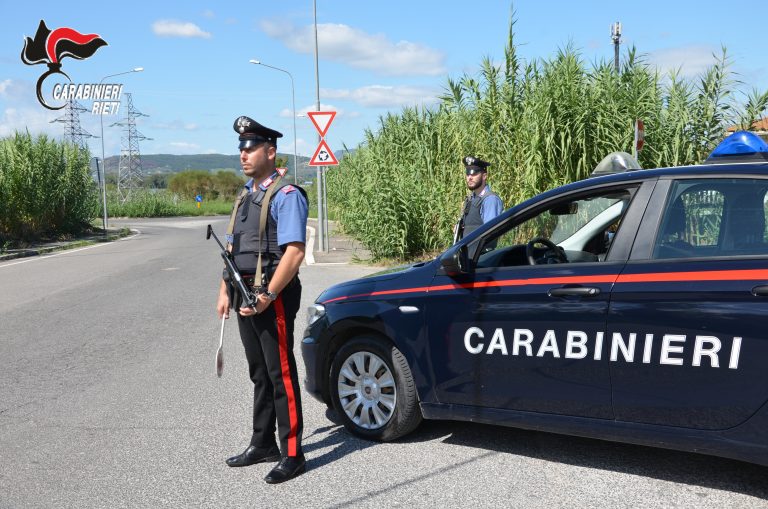 Si rifiuta di dargli da bere, 32enne va in escandescenze e dà una testata ad un carabiniere