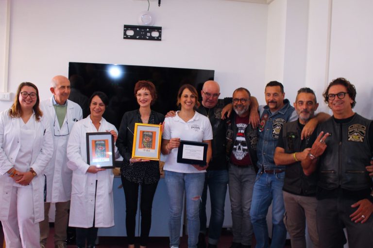 Il Run delle Valli dona agli ospiti della RSA di Borbona un televisore 75 pollici, un Dolby Surround e l’abbonamento a Netflix e SKY – LE FOTO