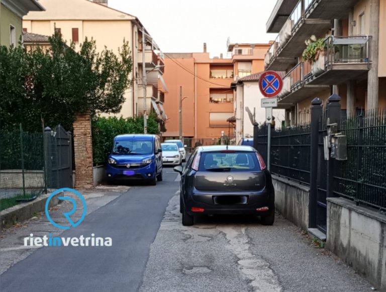 SEI TU IL REPORTER – “Parcheggi selvaggi in via padre Salvatori a Rieti”