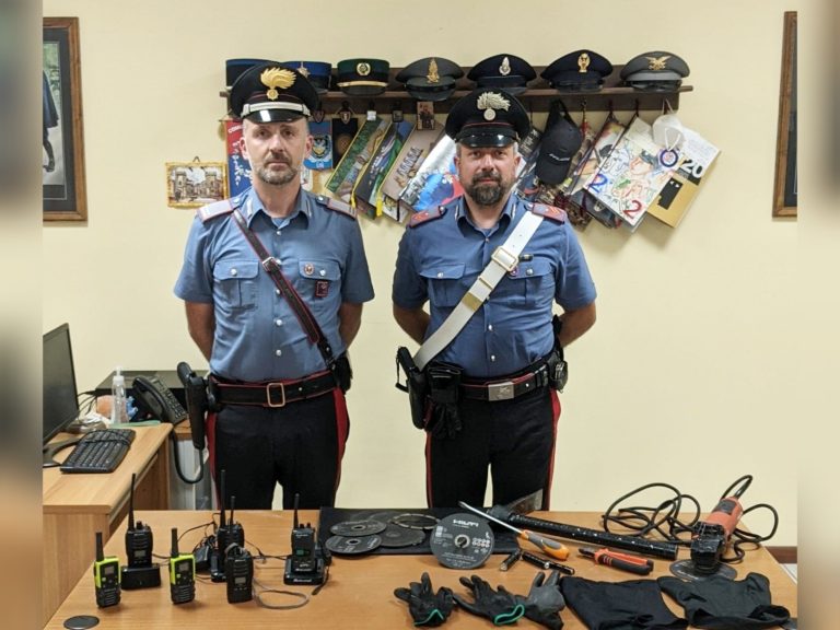 Arrestato pluripregiudicato 35enne responsabile di 11 furti ad auto in sosta davanti cimiteri o chiese