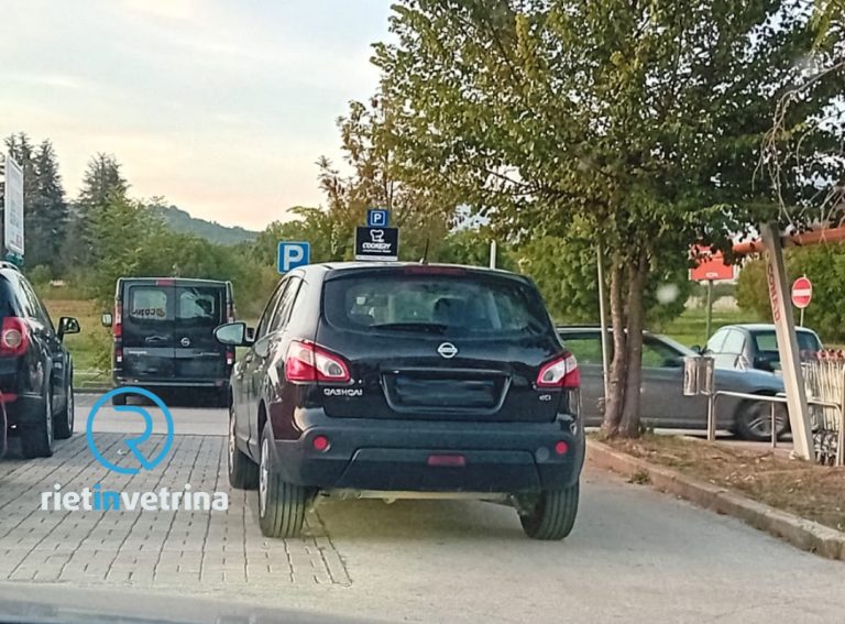 SEI TU IL REPORTER – “Ennesimo posteggio selvaggio in via Greco”