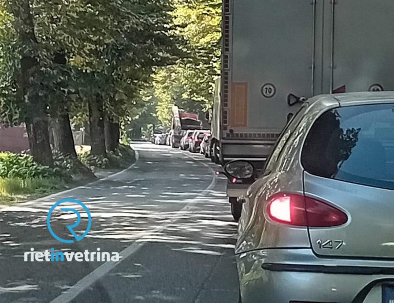 Salaria per Roma bloccata, ancora lunghe code. Automobilisti spazientiti