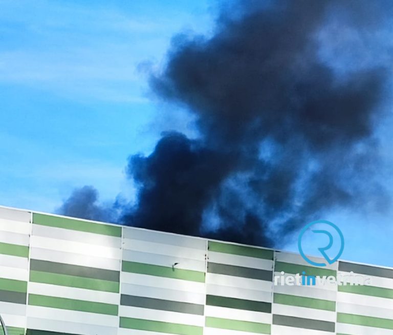 Ancora non domato il fuoco nel Polo di Passo Corese. Le fiamme bruciano in un intercapedine