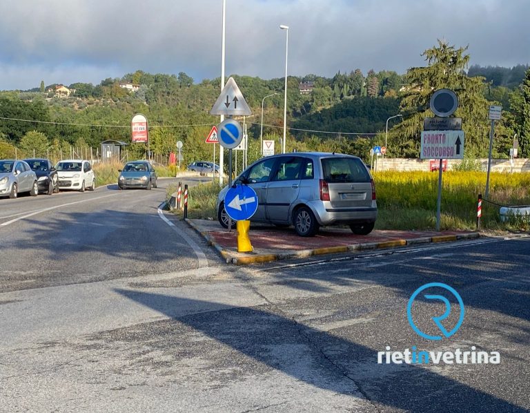 Ospedale de Lellis, ormai si parcheggia ovunque