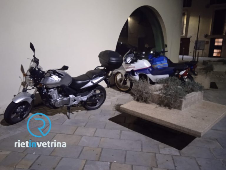 SEI TU IL REPORTER – “Davanti al Polo Santa Lucia continuano a intralciare le zone pedonali con moto e motorini”