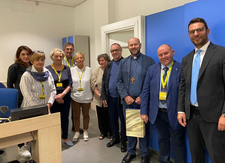 Il vescovo di Rieti Piccinonna in visita all’Ufficio Postale di via Garibaldi