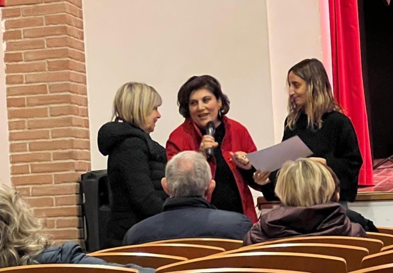 “Percorsi in genere”, il 25 novembre il connubio arte e donne nel Teatro di Poggio Moiano – LE FOTO
