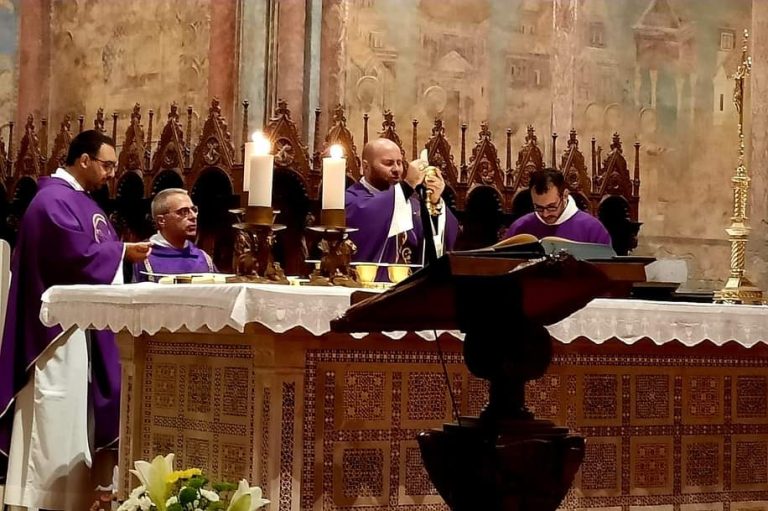 Il vescovo Vito Piccinonna ad Assisi per presiedere la Celebrazione Eucaristica