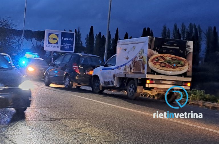 Incidente in via Nenni. Traffico a singhiozzo