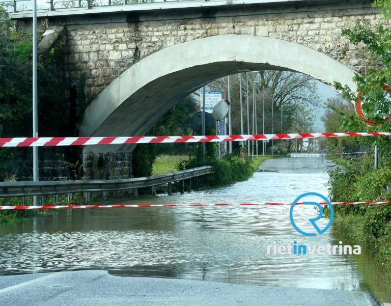 Chiuso il sottopasso di via Velinia. Impraticabile