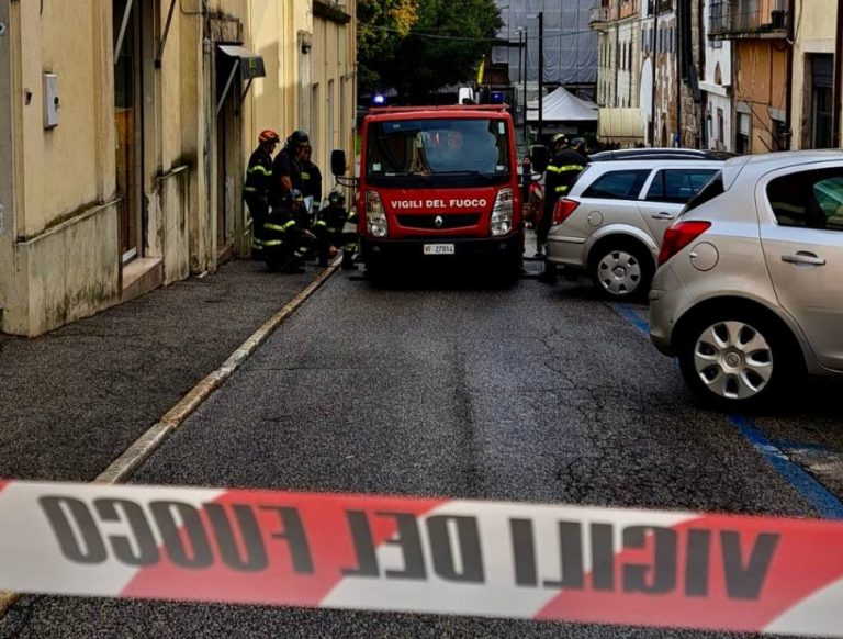 Chiusa via Pescheria per verifiche dei Pompieri su un edificio