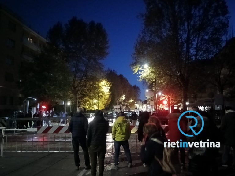 Passaggio a livello chiuso 20 minuti. In tilt viale Maraini e viale Canali
