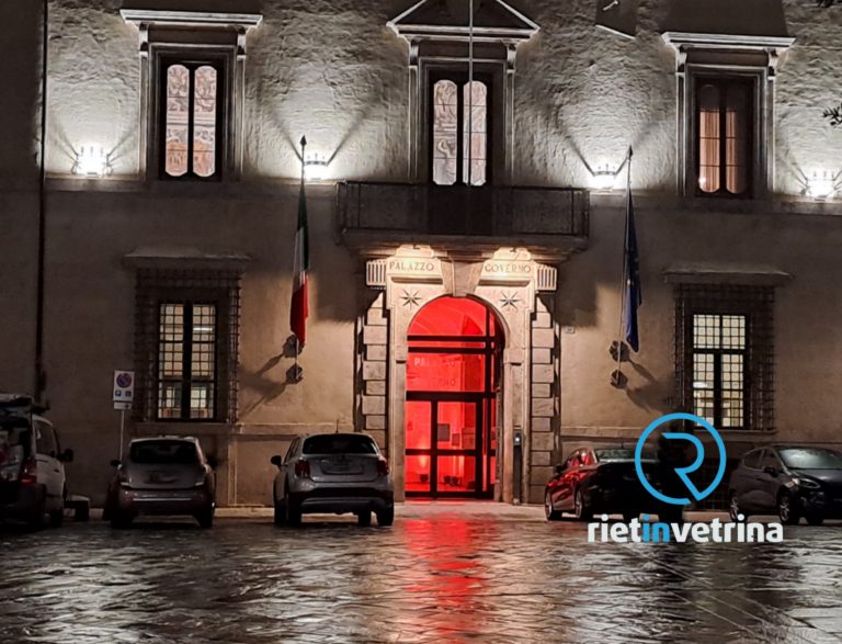 25 novembre, la Prefettura di Rieti si colora di Rosso