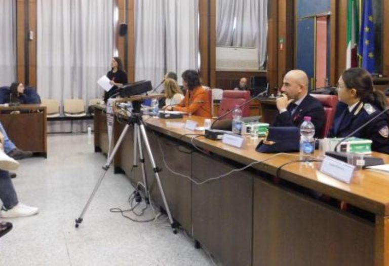 Violenza sulle donne e il ruolo della scuola per contrastarla: “Le leggi, da sole, non bastano”