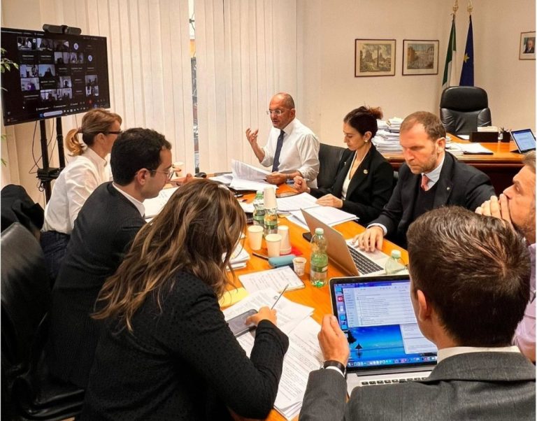 Castelli: “Ancora semplificazioni per velocizzare la ricostruzione”