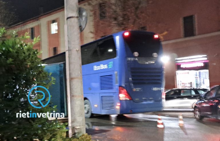 Cotral in panne. Traffico rallentato in piazza Marconi