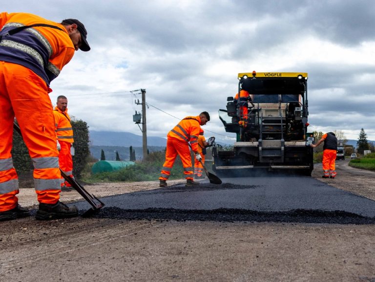 Stamane, 14 luglio, lavori di asfaltatura in via Theseider e zone limitrofe