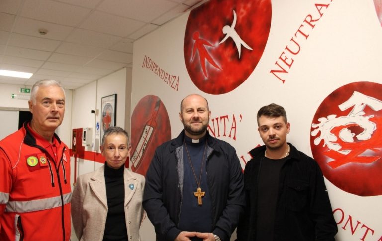 Il vescovo Vito Piccinonna visita il Comitato Croce Rossa di Rieti – LE FOTO