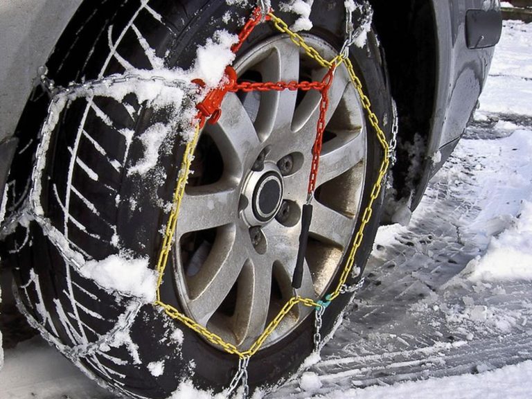Dal 15 novembre scatta l’obbligo di catene: oppure gomme termiche o calze per pneumatici