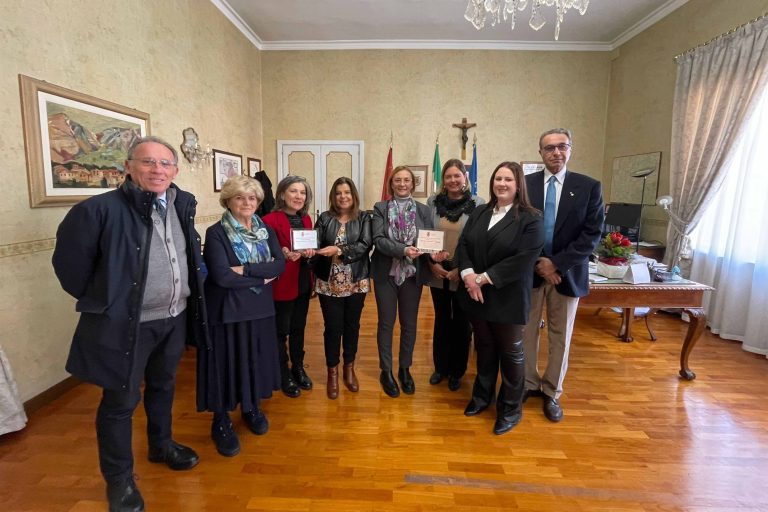 “Mai più sole”‘ consegnate le donazioni ai centri antiviolenza