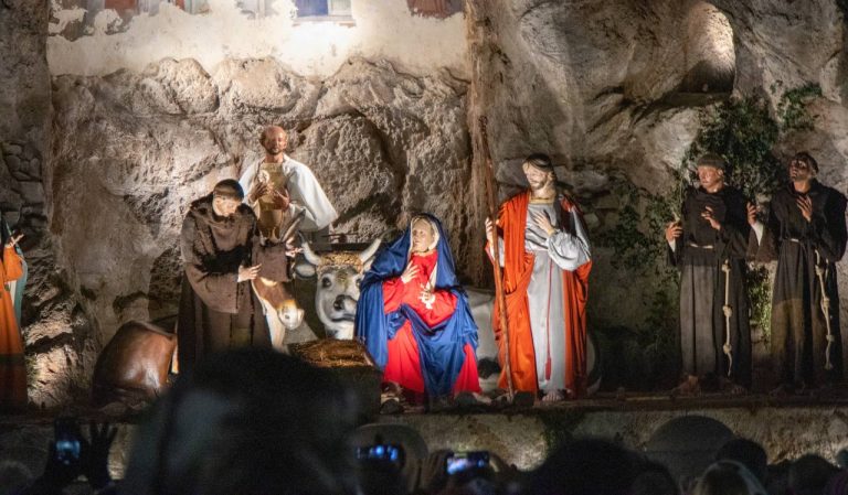 Inaugurato il Presepe reatino in Vaticano