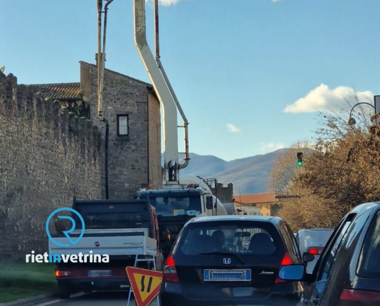 Lavori in viale Canali e traffico fortemente rallentato