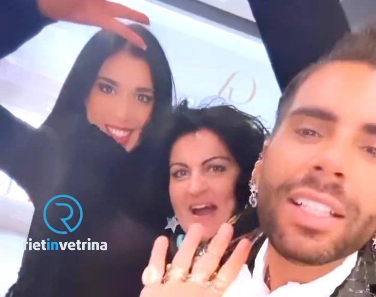 Katiuscia di “Colpo di Testa” in tour con Federico Fashion Style augura buone feste ai suoi clienti