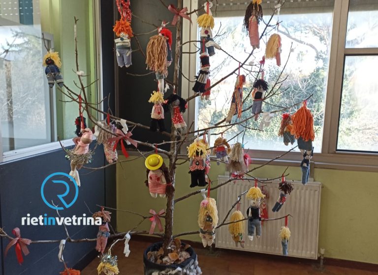 I bimbi della Falcone – Borsellino augurano a tutti Buon Natale con un albero speciale