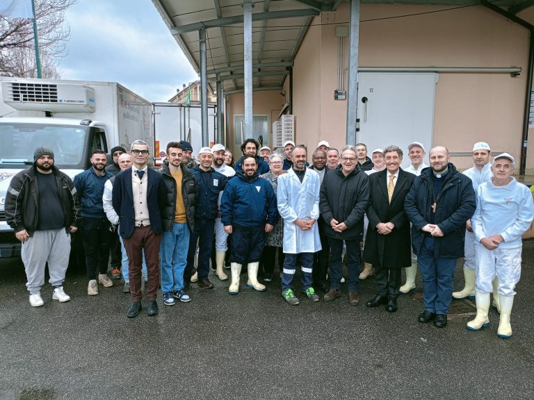 Il vescovo Piccinonna e don Shango fanno visita ai lavoratori della Centrale del Latte di Rieti