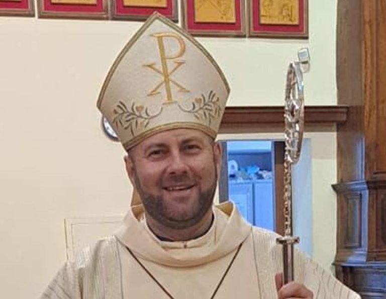 Vescovo Piccinonna: “Auguri di buon anno a tutti e a ciascuno”