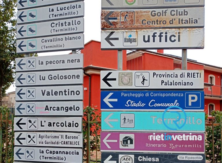 SEI TU IL REPORTER – Sauro: “Al bivio per il Terminillo segnali stradali vecchi. Non è ora di cambiarli?”