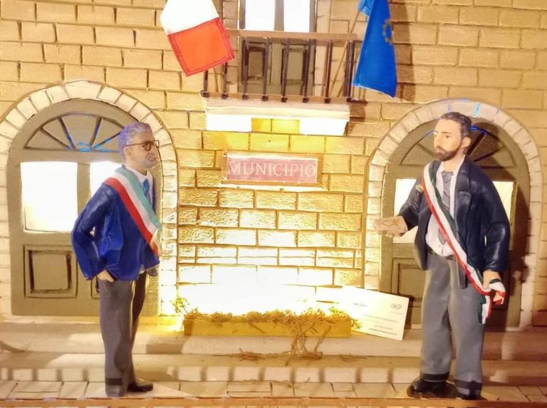 La città di Mesagne riproduce in formato presepe i sindaci Emiliano Fabi e Antonio Matarrelli