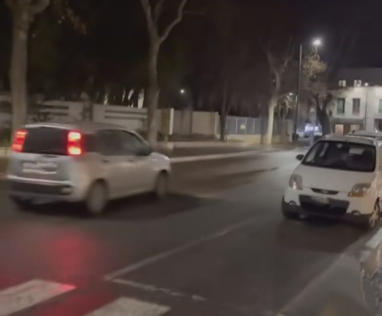 Auto contromano in viale Maraini. L’ennesima