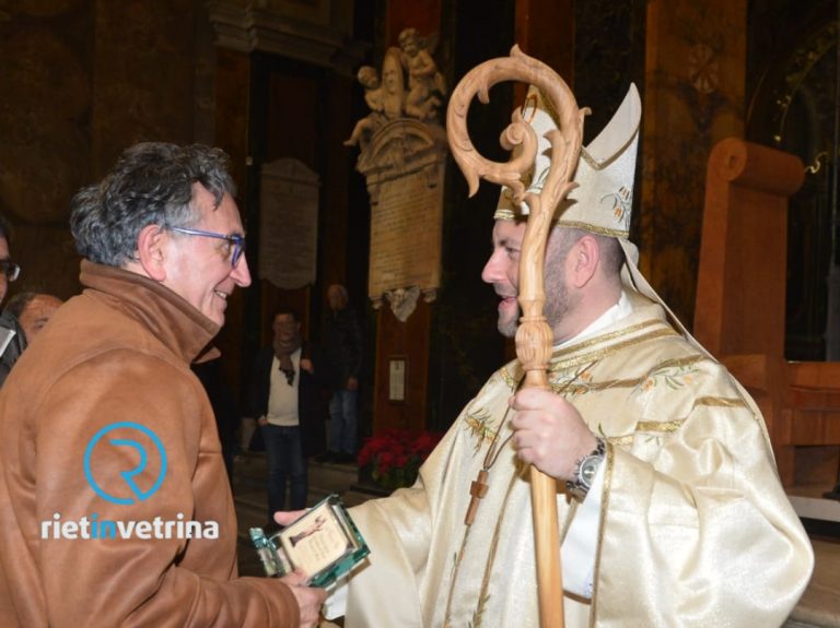 L’Associazione Santa Barbara nel Mondo omaggia il vescovo Vito Piccinonna per il primo anno a Rieti